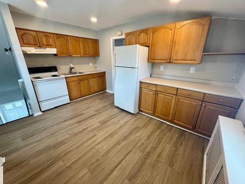 2-38 Leach St, Lynbrook, NY, 11563-2417 | Card Image