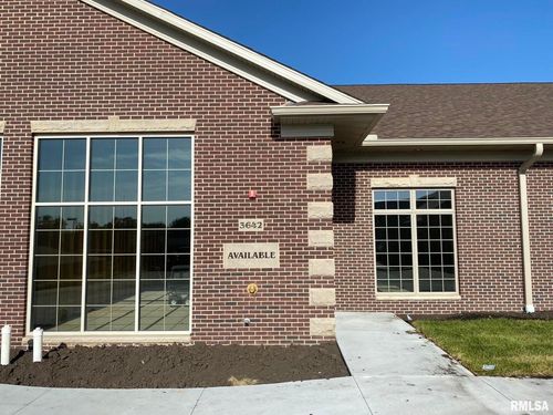 3642 Utica Ridge Rd, Bettendorf, IA, 52722-1648 | Card Image