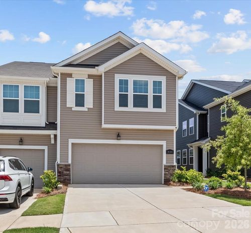 8122 Downy Oak Ln, Charlotte, NC, 28269-0280 | Card Image