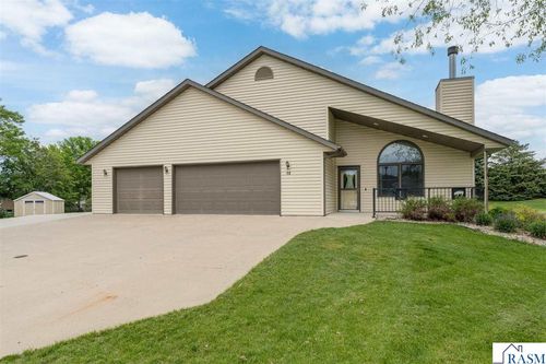 18 Columbia Ct, North Mankato, MN, 56003-3234 | Card Image