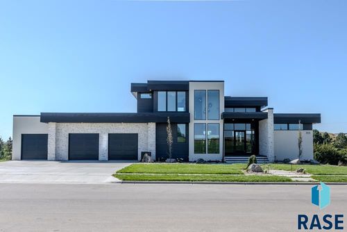 705 N Sanctuary Dr, Sioux Falls, SD, 57110-7718 | Card Image