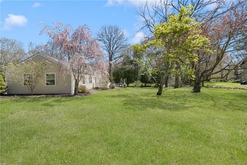 40 Heritage Dr, Kingston, RI, 02881-1810 | Card Image