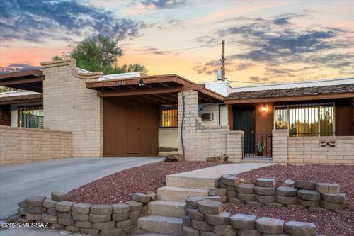 2641 S Enchanted Hills Dr, Tucson, AZ, 85713-4525 | Card Image