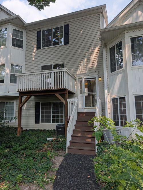 293 W Treehouse Ln, Round Lake, IL, 60073-3589 | Card Image