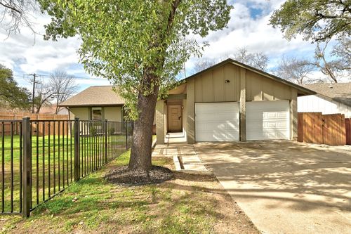 7210 Towering Oaks Dr, Austin, TX, 78745-5225 | Card Image