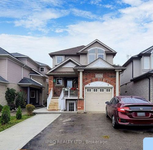137 Newport Dr, Cambridge, ON, N3H5T3 | Card Image
