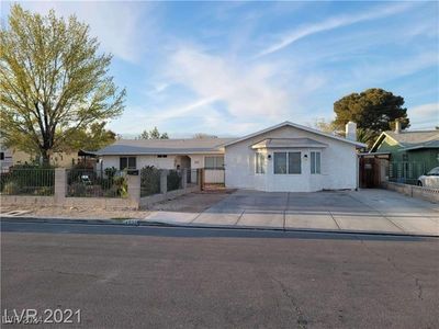 4932 Yuma Avenue, House other with 5 bedrooms, 2 bathrooms and null parking in Las Vegas NV | Image 3