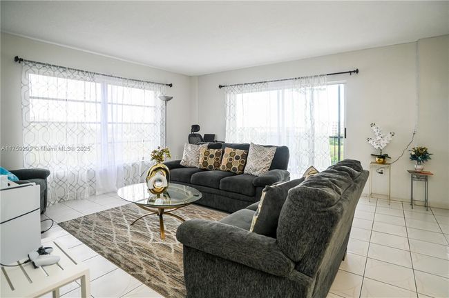 APT-601 - 4164 Inverrary Dr, Condo with 2 bedrooms, 2 bathrooms and null parking in Lauderhill FL | Image 11