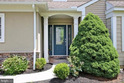 1035 English Drive, Townhouse with 3 bedrooms, 3 bathrooms and null parking in LEBANON PA | Image 2