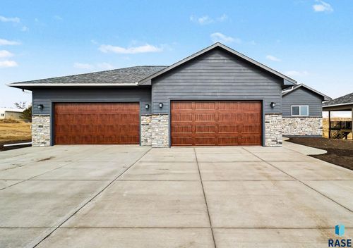 404 E 11th St Street, Crooks, SD, 57020 | Card Image