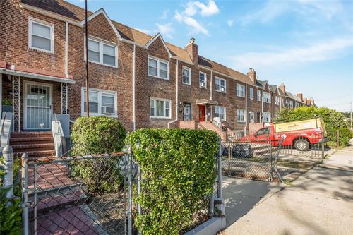 22533 Murdock Ave, Queens Village, NY, 11429-2728 | Card Image