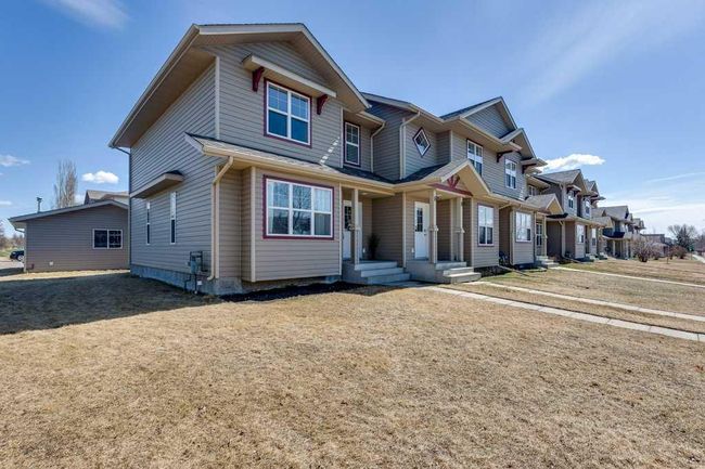 85 Lawford Avenue, Home with 4 bedrooms, 2 bathrooms and 2 parking in Red Deer AB | Image 2