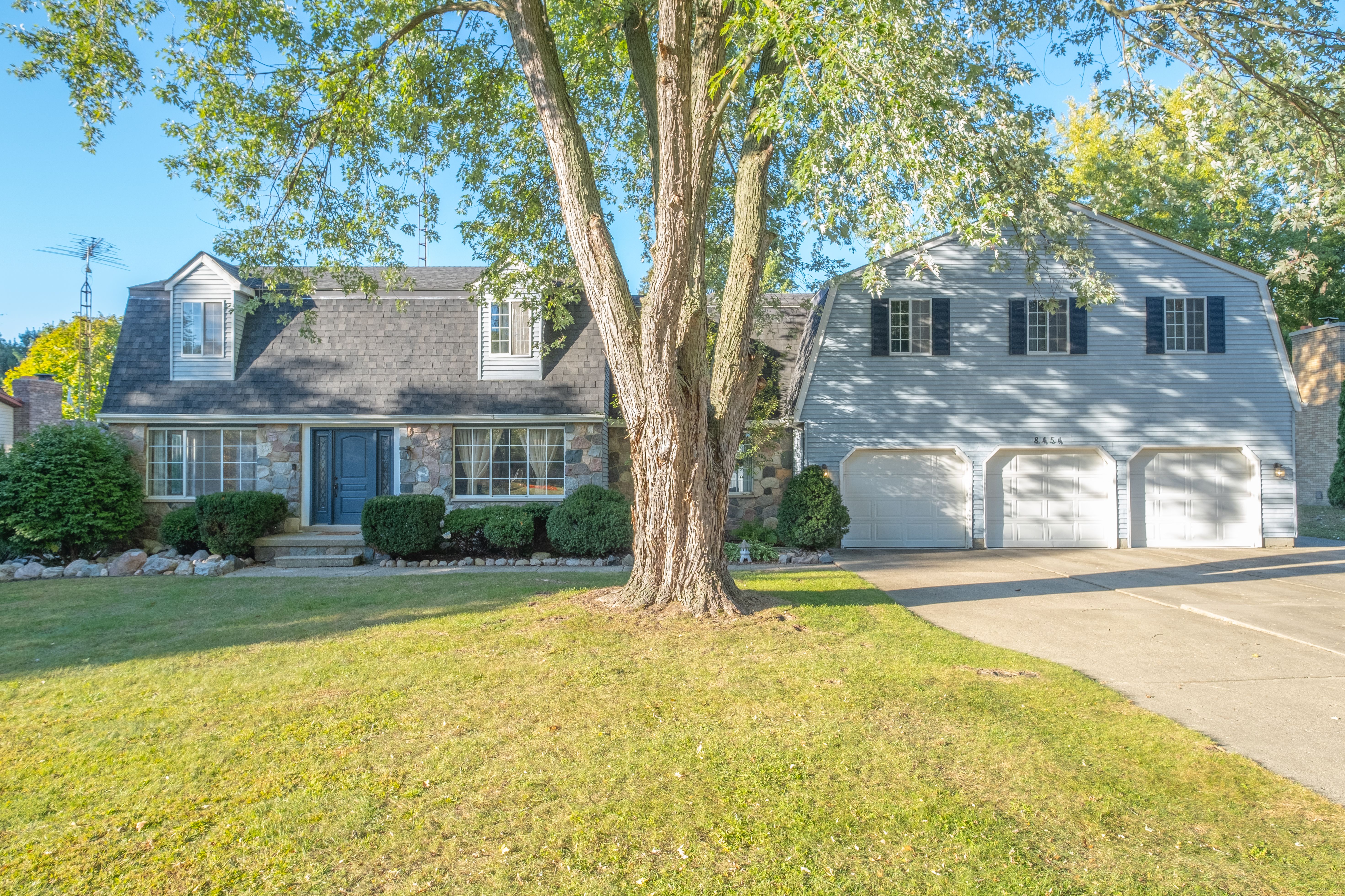 Wesley Dr, Flushing, MI 48433
