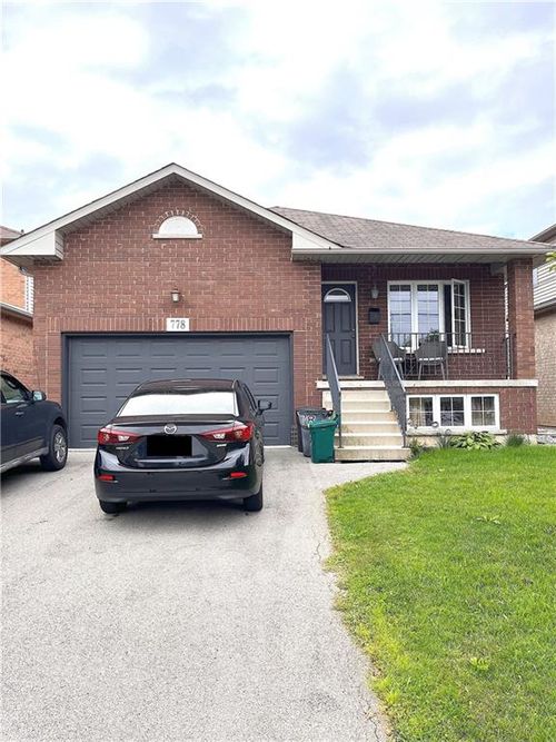 778 9th Ave, Hamilton, ON, L8T2A8 | Card Image