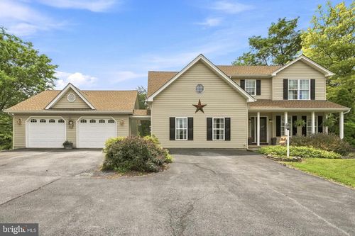 98 Bennett Shade Ln, MARTINSBURG, WV, 25403-5380 | Card Image
