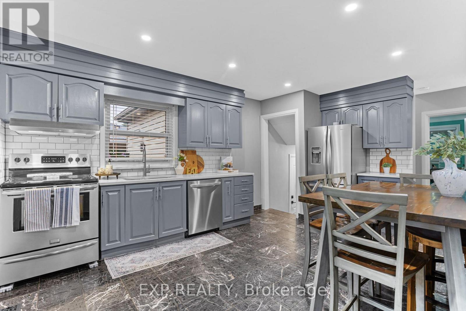 Residential in Hamilton (Stoney Creek) 4