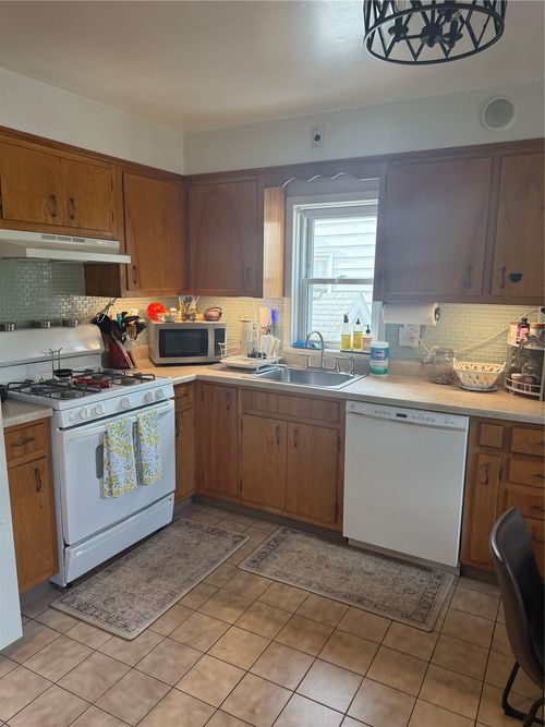 41 Chestnut St, Eastchester, NY, 10707-3092 | Card Image