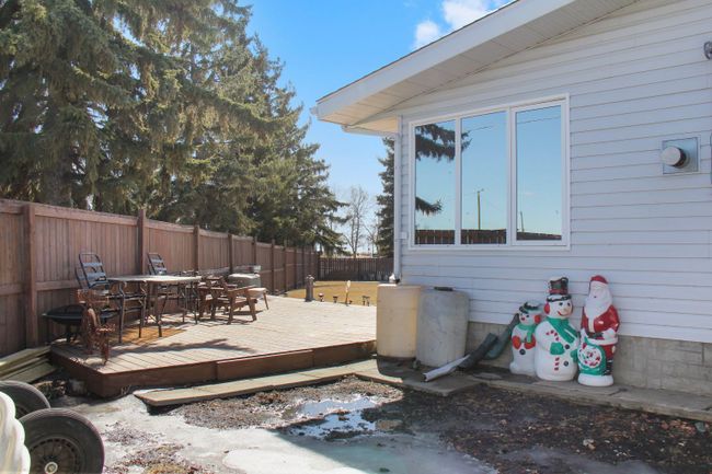 4801 49 Avenue, Home with 3 bedrooms, 2 bathrooms and 2 parking in Forestburg AB | Image 35