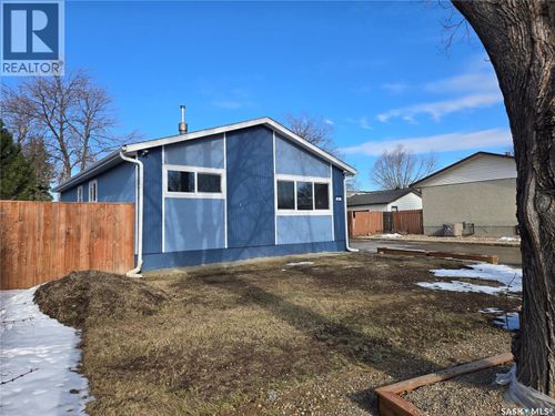61 Maxwell Cres, Saskatoon, SK, S7L3Y4 | Card Image