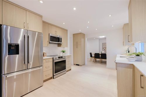 5180 Rutli Meadows Pl, Saanich, BC, V8Y1X6 | Card Image