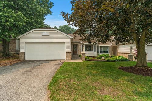 77 Skyline Cir Nw, Grand Rapids, MI, 49504-5991 | Card Image