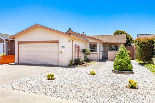 459 Vivienne Dr, Watsonville, CA, 95076-3652 | Card Image