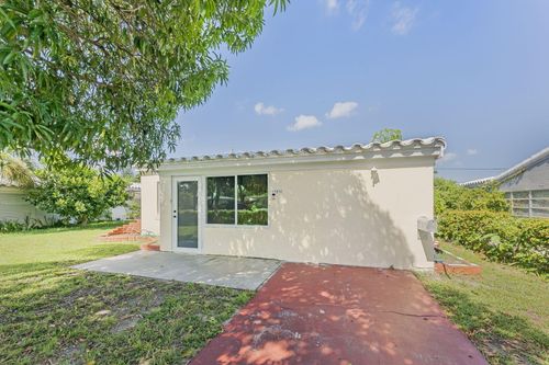 17570 Ne 19th Ave, North Miami Beach, FL, 33162-2216 | Card Image