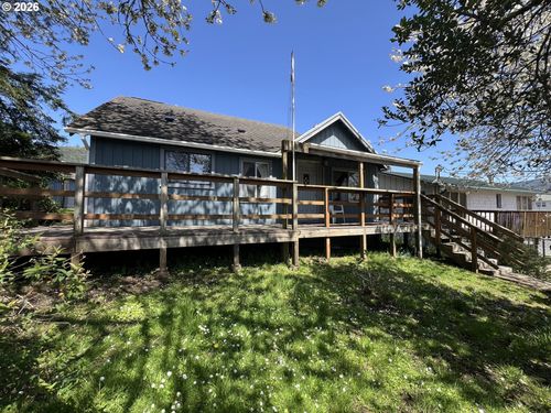212 Garibaldi Ave, Garibaldi, OR, 97118-1212 | Card Image