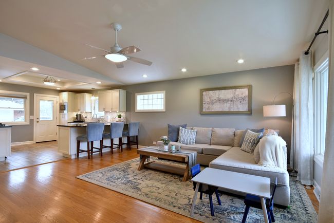 770 S Parkside Ave, House other with 3 bedrooms, 2 bathrooms and 2 parking in Elmhurst IL | Image 5
