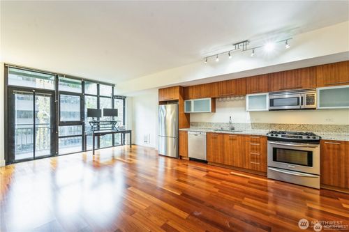 424-2911 2nd Ave, Seattle, WA, 98121-3049 | Card Image