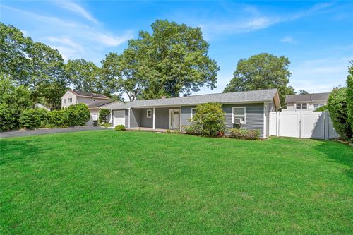 61 Brookhaven Dr, Rocky Point, NY, 11778-9354 | Card Image