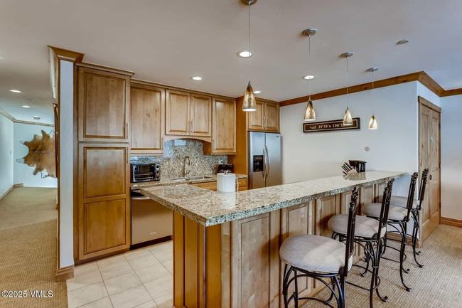 302 - 710 W Lionshead Cir, Condo with 3 bedrooms, 3 bathrooms and null parking in Vail CO | Image 4