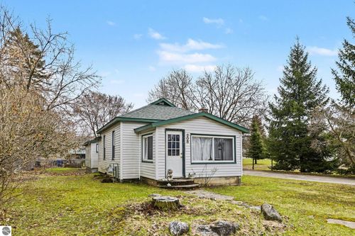 208 N Beech Street, Bellaire, MI, 49615 | Card Image