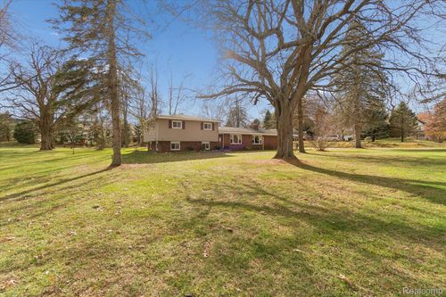 851 Academy Rd, Holly, MI, 48442-1545 | Card Image