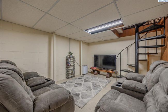 805 Babs Ave, Home with 4 bedrooms, 2 bathrooms and null parking in Benton City WA | Image 24