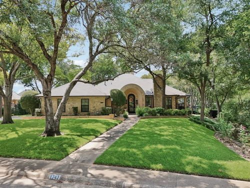 1747 Crescent Ln, Duncanville, TX, 75137-3665 | Card Image