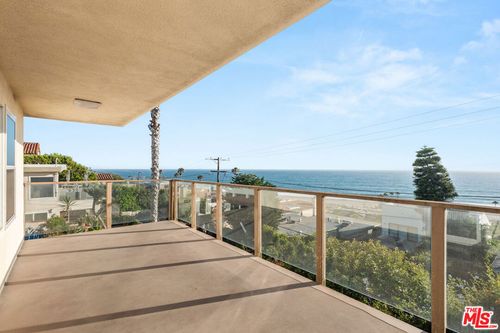 7203 Rindge Ave, Playa del Rey, CA, 90293-8060 | Card Image