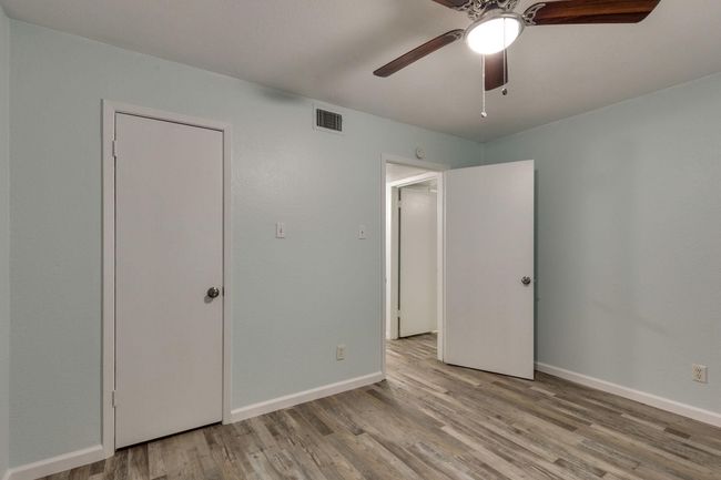 411 S Dooley St, Condo with 10 bedrooms, 5 bathrooms and 8 parking in Grapevine TX | Image 22
