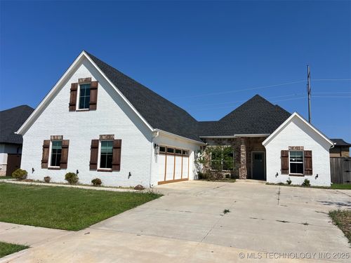 15700 Rockwell Parke Ln, Edmond, OK, 73013-2180 | Card Image