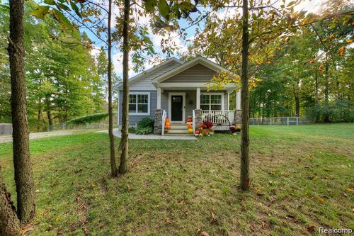 4537 Lakewood Dr, Otter Lake, MI, 48464-9724 | Card Image