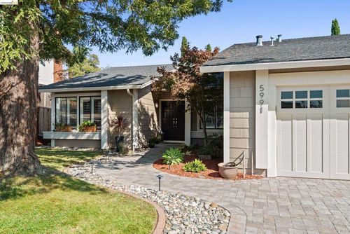 5991 Skyfarm Dr, Castro Valley, CA, 94552-1636 | Card Image