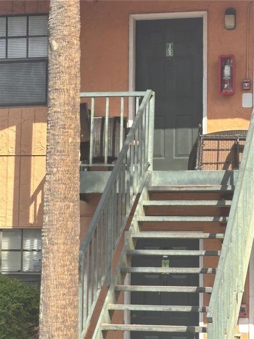apt-202-12403 Hibiscus Oak Pl, TAMPA, FL, 33612-4326 | Card Image