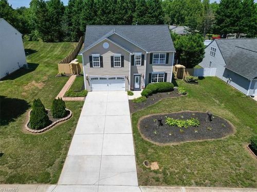 8009 Hill N Dale Dr, Kernersville, NC, 27284-9853 | Card Image