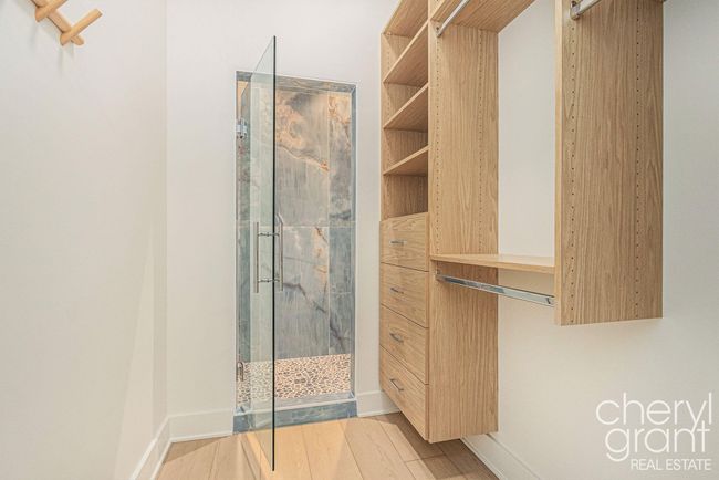 Suite 1-Deluxe Shower | Image 38
