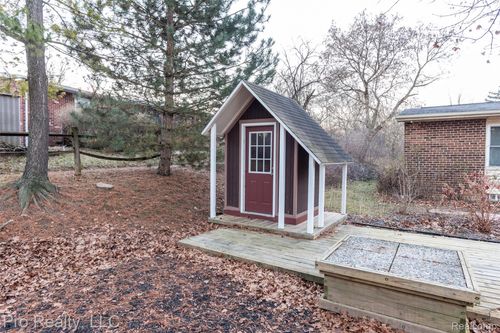 2071 Winewood Ave, Ann Arbor, MI, 48103-3942 | Card Image