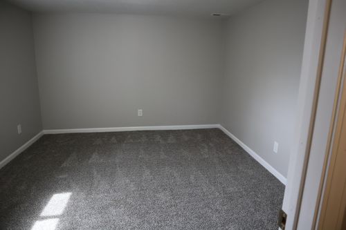 15 S Buckles Ave, Jamestown, OH, 45335-1581 | Card Image