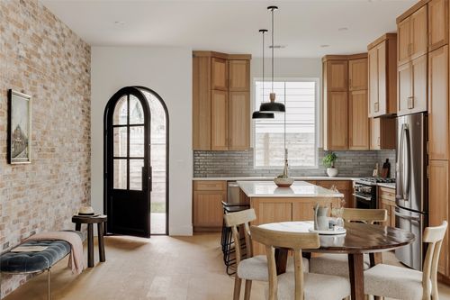2-1180 Ridgeway Dr, Austin, TX, 78702-2523 | Card Image