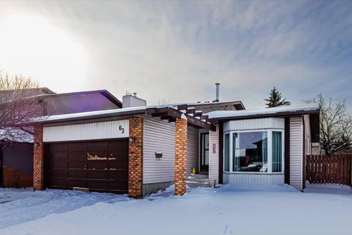 63 Castlefall Grove Ne, Home with 4 bedrooms, 2 bathrooms and 2 parking in Calgary AB | Card Image