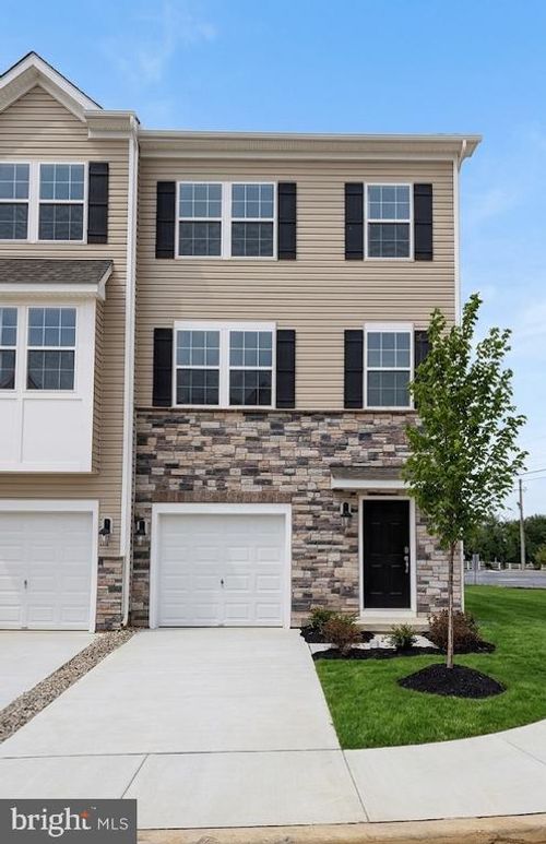 8307 Brodie Ct, BREINIGSVILLE, PA, 18031-8759 | Card Image