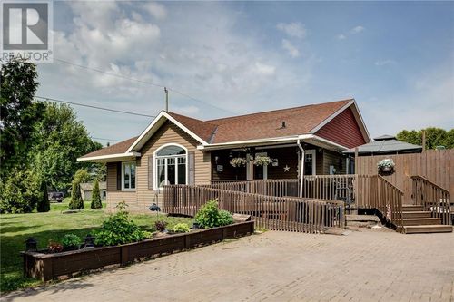 18 Jessup St, Cache Bay, ON, P0H1G0 | Card Image